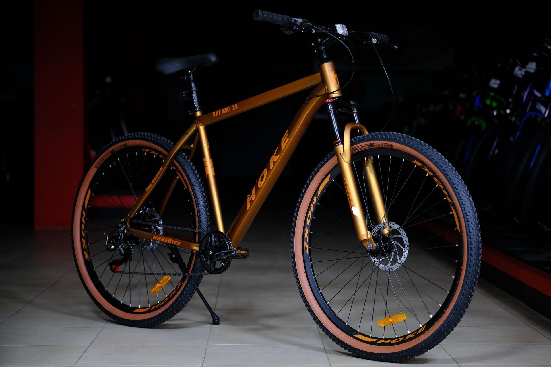 Обод 29 ALLOY двойной усиленный высокий, втулки алюминиевые на промподшипниках
 HOKE ONE WAY 29 матовый коричневый-золотой 17